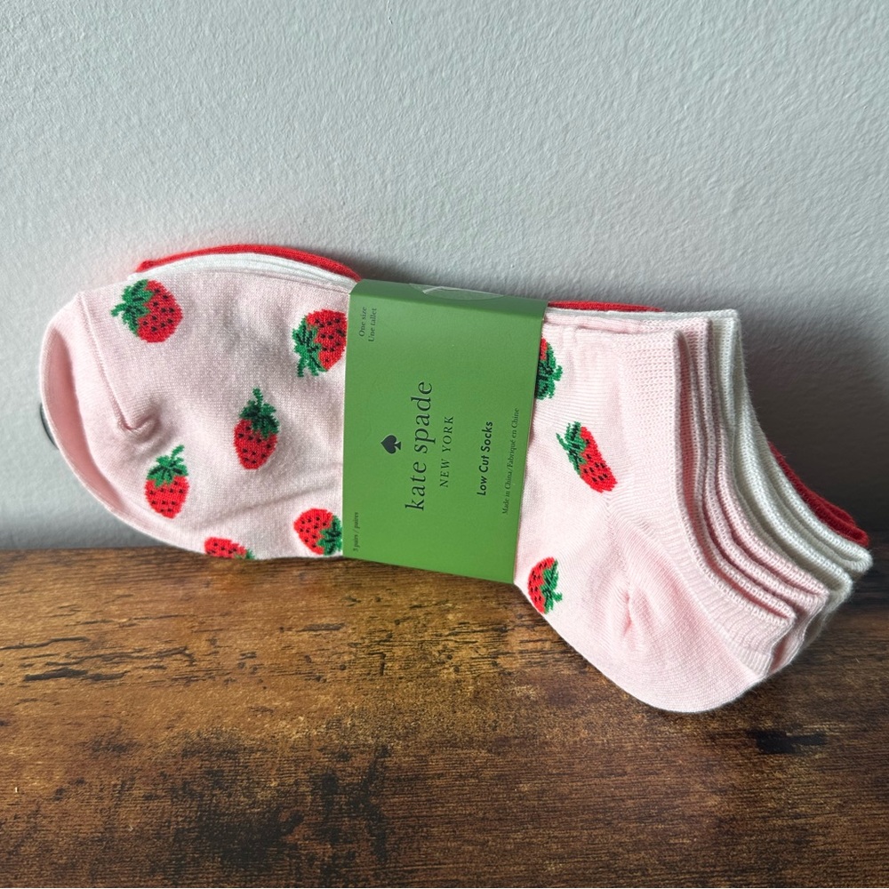 kate spade 3 Pack Women’s Pink Strawberry Low Cut Socks Red & White NWT - Picture 2 of 4